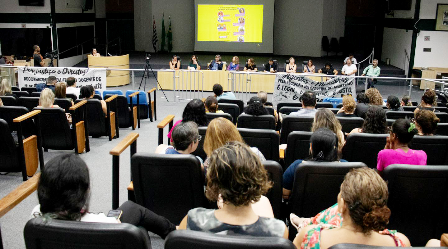 “Somos Todas Professoras” | Movimento lota a Câmara de Paulínia por valorização