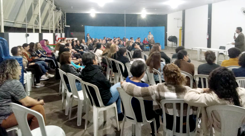 Assembleia da Educação Infantil aprova eixos programáticos e organiza calendário de lutas. Hoje (10/6), vamos às 17h30 até a Câmara de Vereadores. Até lá!