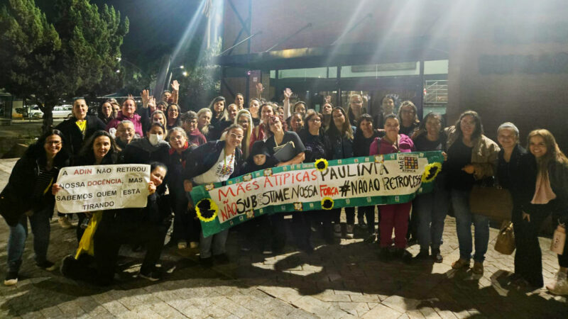 Dia de intensa luta em defesa da Educação de Paulínia. Cabeça erguida e cara limpa! Seguimos unidos nesta luta!