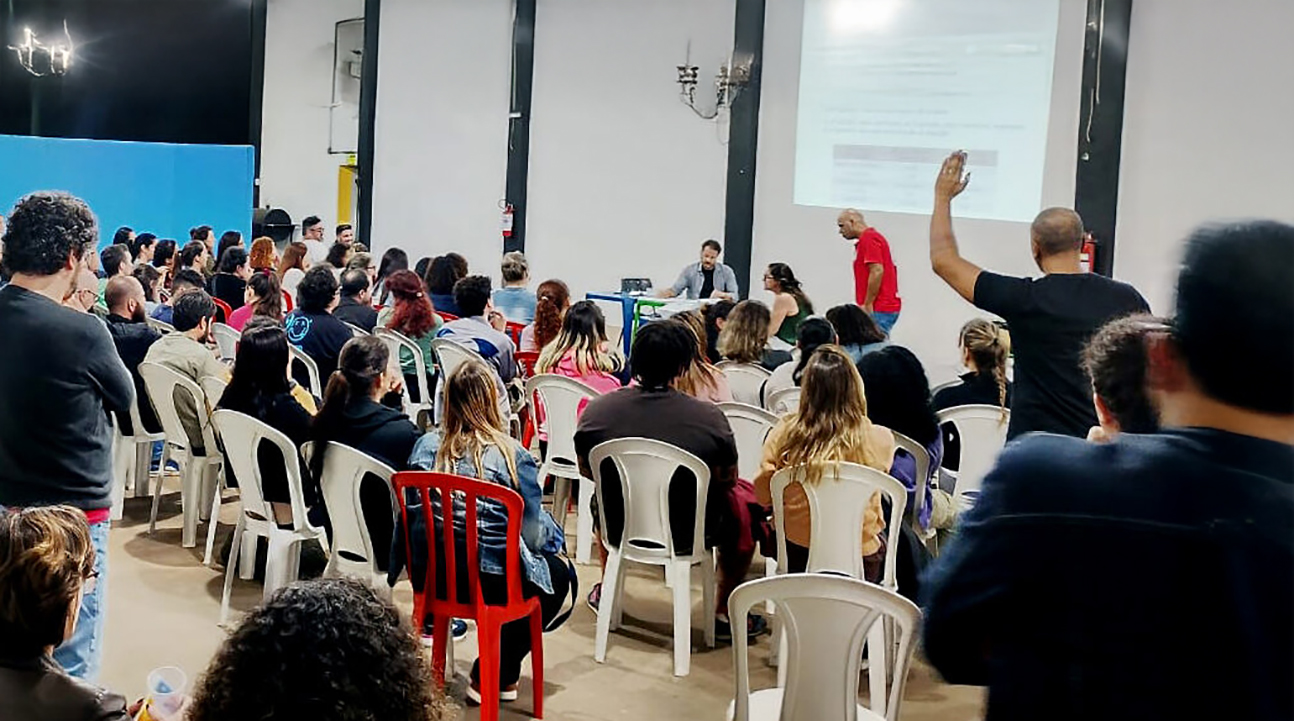 Plano de Carreira | Deliberações da assembleia organizam Servidores para construção de um projeto de lutas