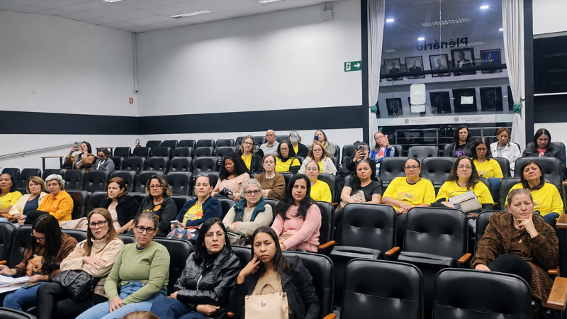 Servidores ocupam audiência da LDO e cobram que orçamento de 2027 contemple direitos da categoria